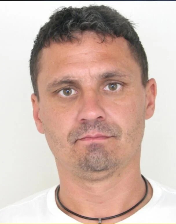 Roman Kučerát (47) életfogytiglanra ítélték, az Europol és az Interpol is nemzetközi elfogatóparancsot adott ki ellene. Bűnszervezet működtetése és fenntartása, valamint drogokkal kapcsolatos bűncselekmények miatt keresik. 