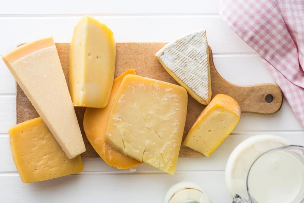  Sajtok: Nem minden sajtfajta tekinthető probiotikus élelmiszernek. Az élő tejsavbaktériumok főként a cheddarban, a goudában, a mozzarellában és a parmezánban találhatók.