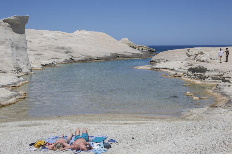 Sarakiniko, Milos, Görögország: Ha a vulkanikus eredetű strandokról van szó, a miloszi Sarakiniko strand győzedelmeskedik meglepően fehér szikláival.