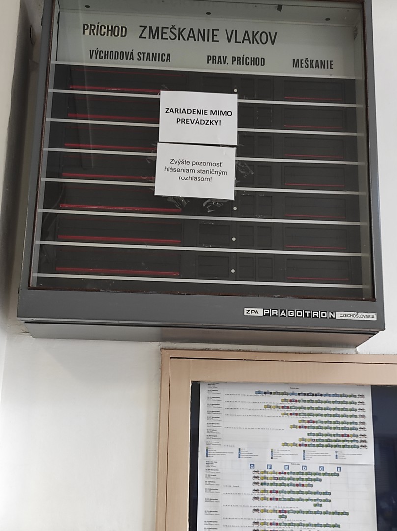 Napok óta nem működnek a párkányi vasútállomás elektronikus tájékoztató táblái