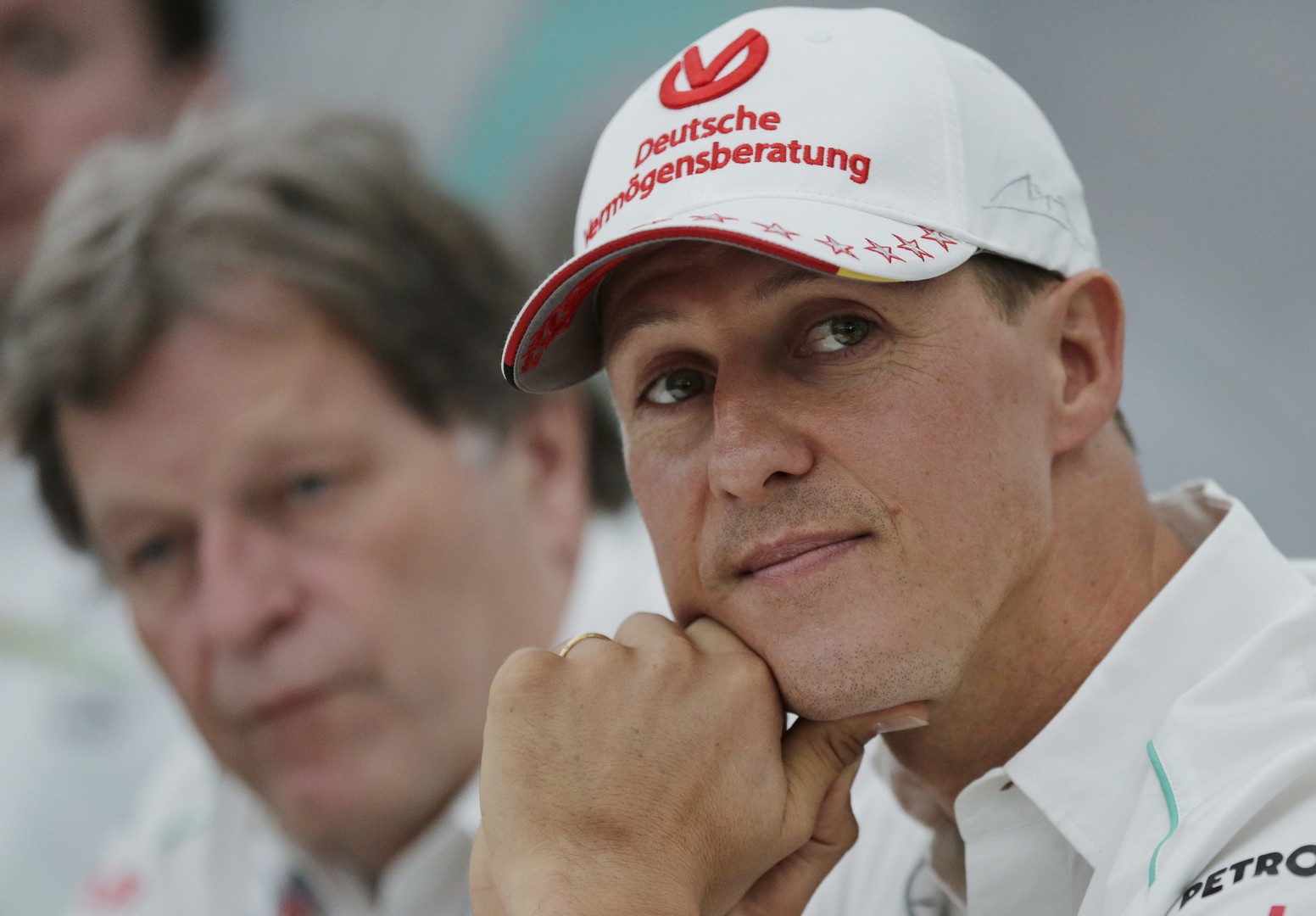 A hétszeres F1-es világbajnok, Michael Schumacher 2013-ban súlyos fejsérülést szenvedett síelés közben. A külföldi média szerint végrendeletében több száz millió dollárt hagy a családjára. →