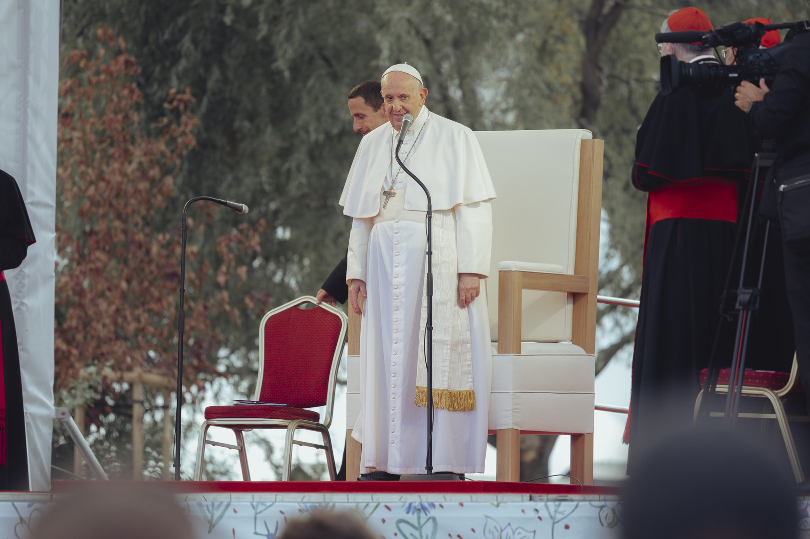 VIDEÓ: Ferenc pápa megérkezett a kassai Luník IX lakótelepre