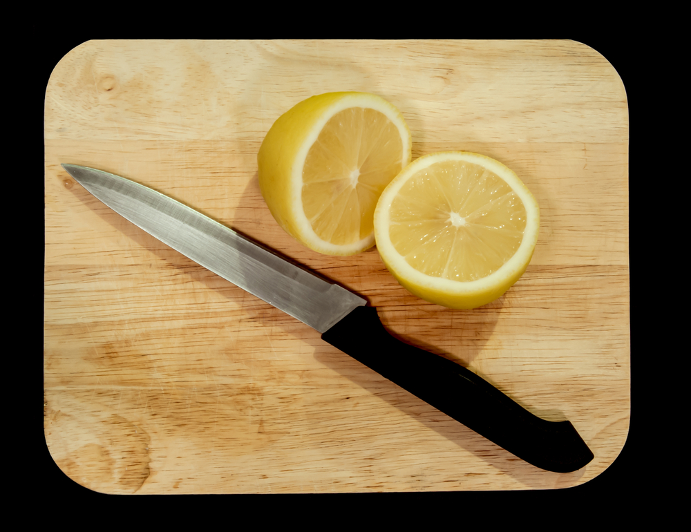 A citromlé a rozsdafoltokat is könnyedén eltávolíthatja. Ha a késeid rozsdásak, áztasd be őket éjszakára citromos vízbe. Reggelre eltűnik a rozsda. 