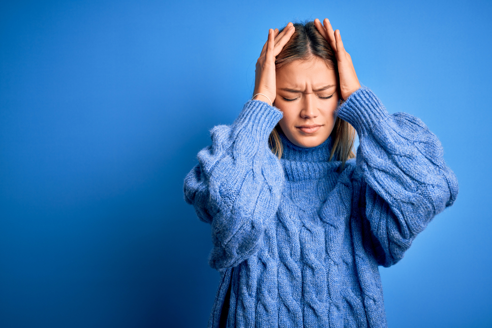 Fáj a feje? A rossz testtartás és a rossz gerinc lehet az egyik ok. Az ilyen típusú fájdalom, amelyet "nyaki migrénnek" is neveznek, az úgynevezett cervicogén fájdalom kategóriájába tartozik.