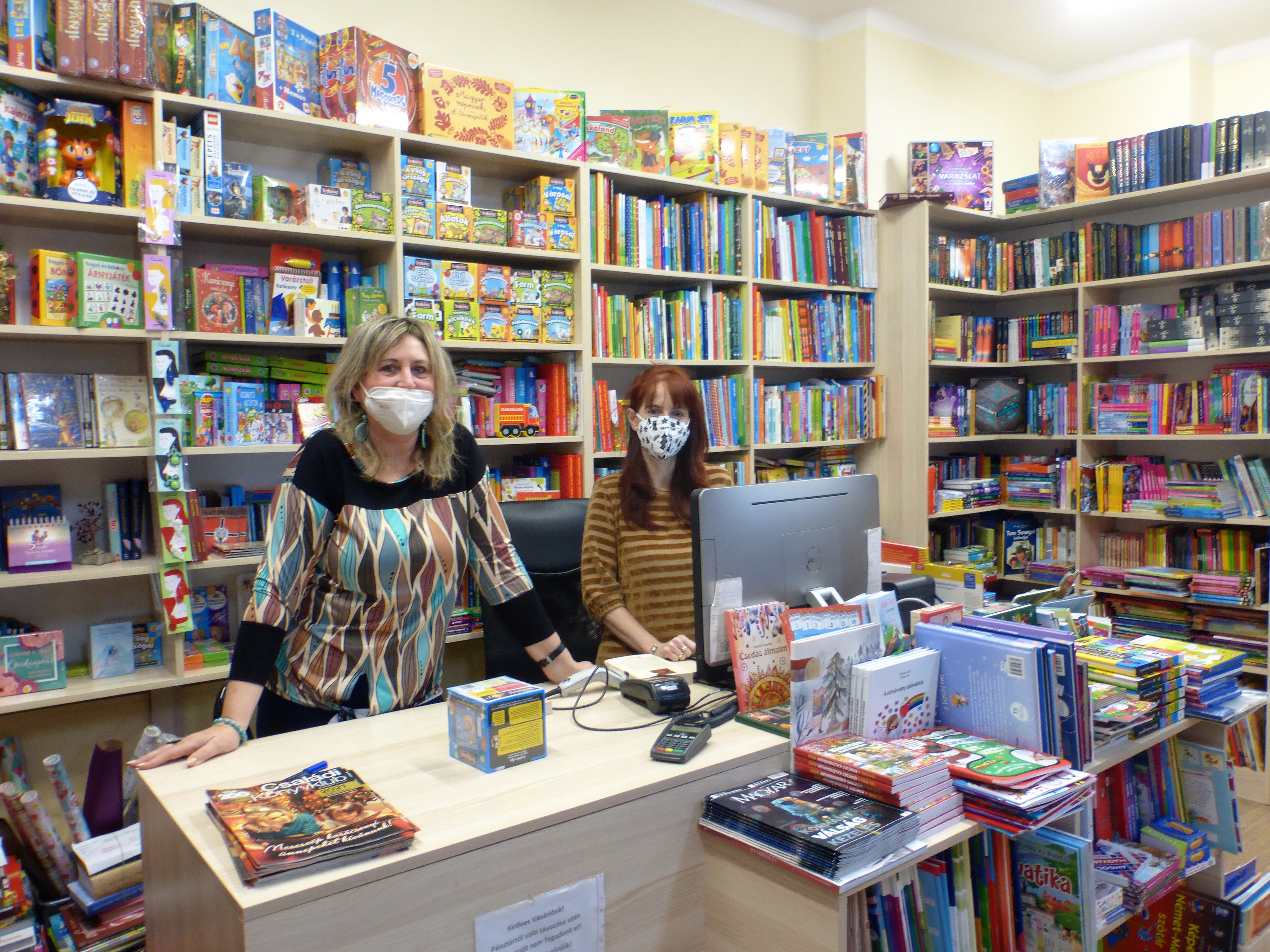 A könyvesbolt csomagpontként is működött, de most több a vásárló