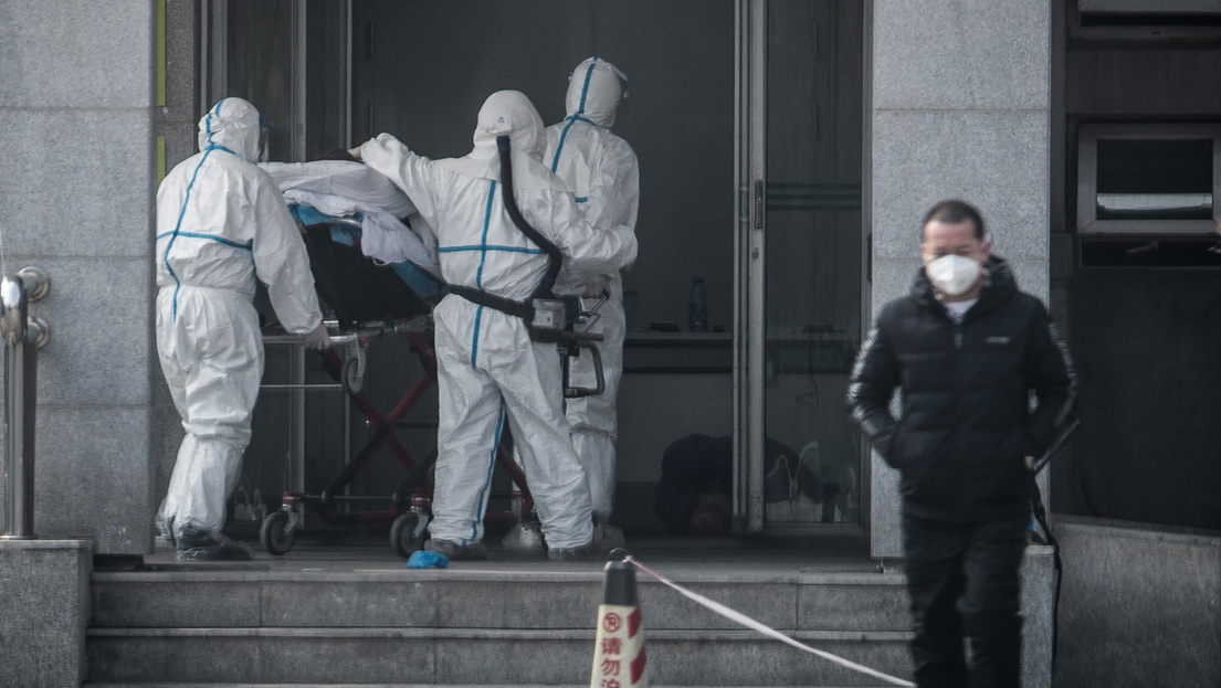Majdnem megduplázódott a tüdőgyulladást okozó új koronavírusban elhunytak száma Kínában