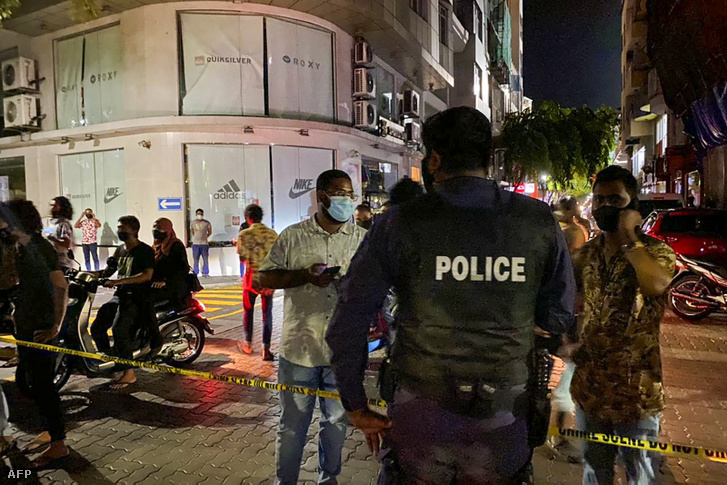 Pokolgép robbant a Maldív-szigetek volt elnökének otthona mellett