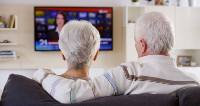 Ingyen tévézhetnek a nyugdíjasok