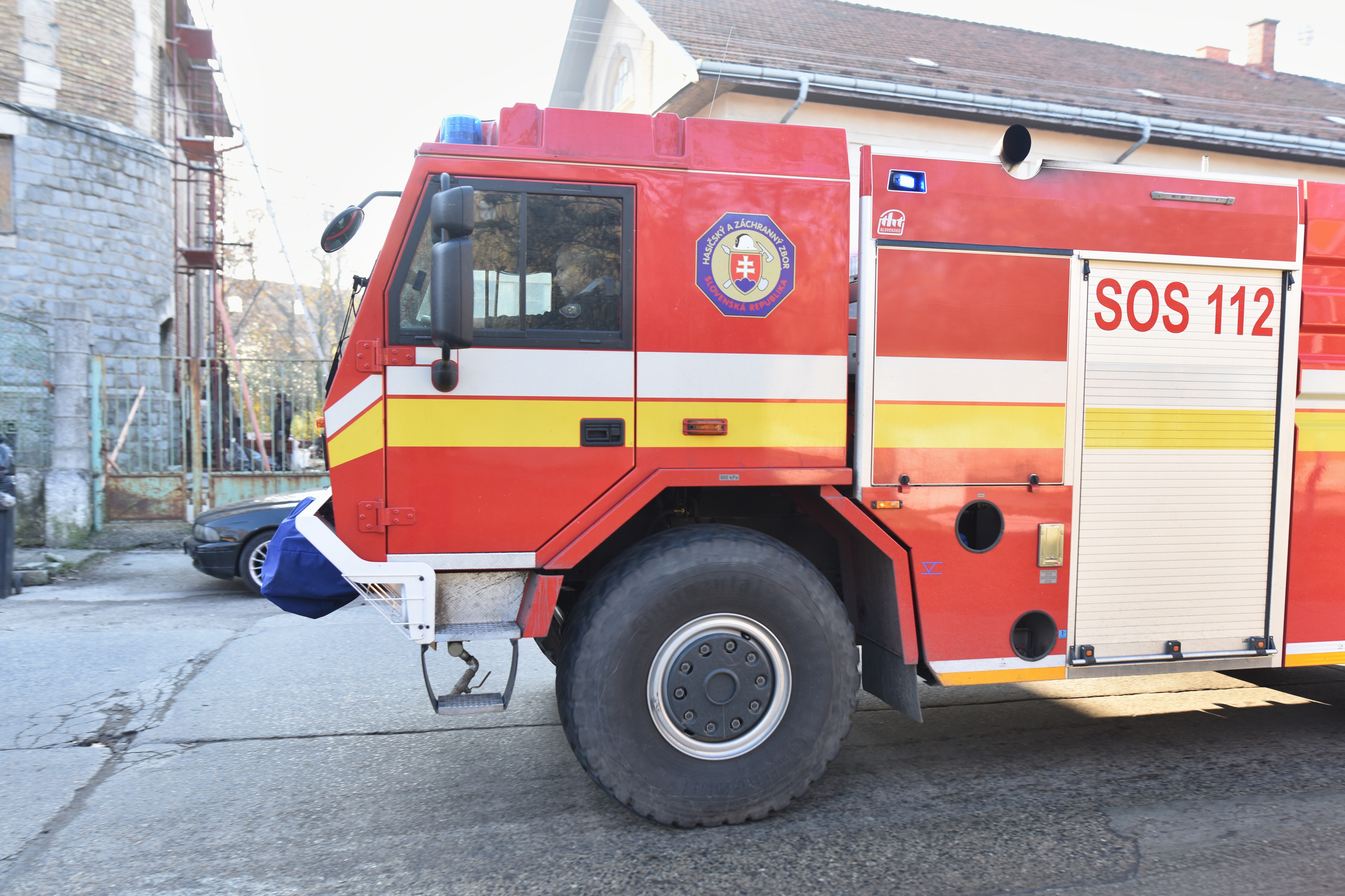 Lángoló farakáshoz riasztották a tűzoltókat Somorján