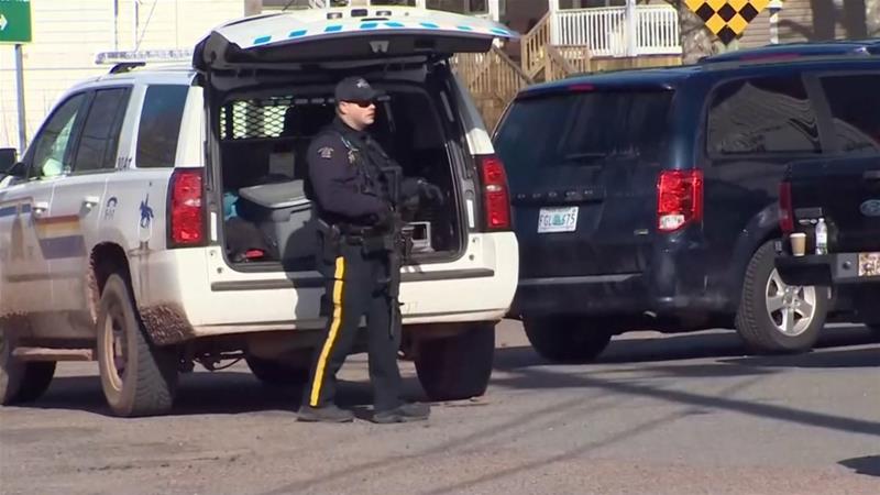 Rendőrnek öltözött férfi gyilkolt meg legalább 16 embert Kanadában