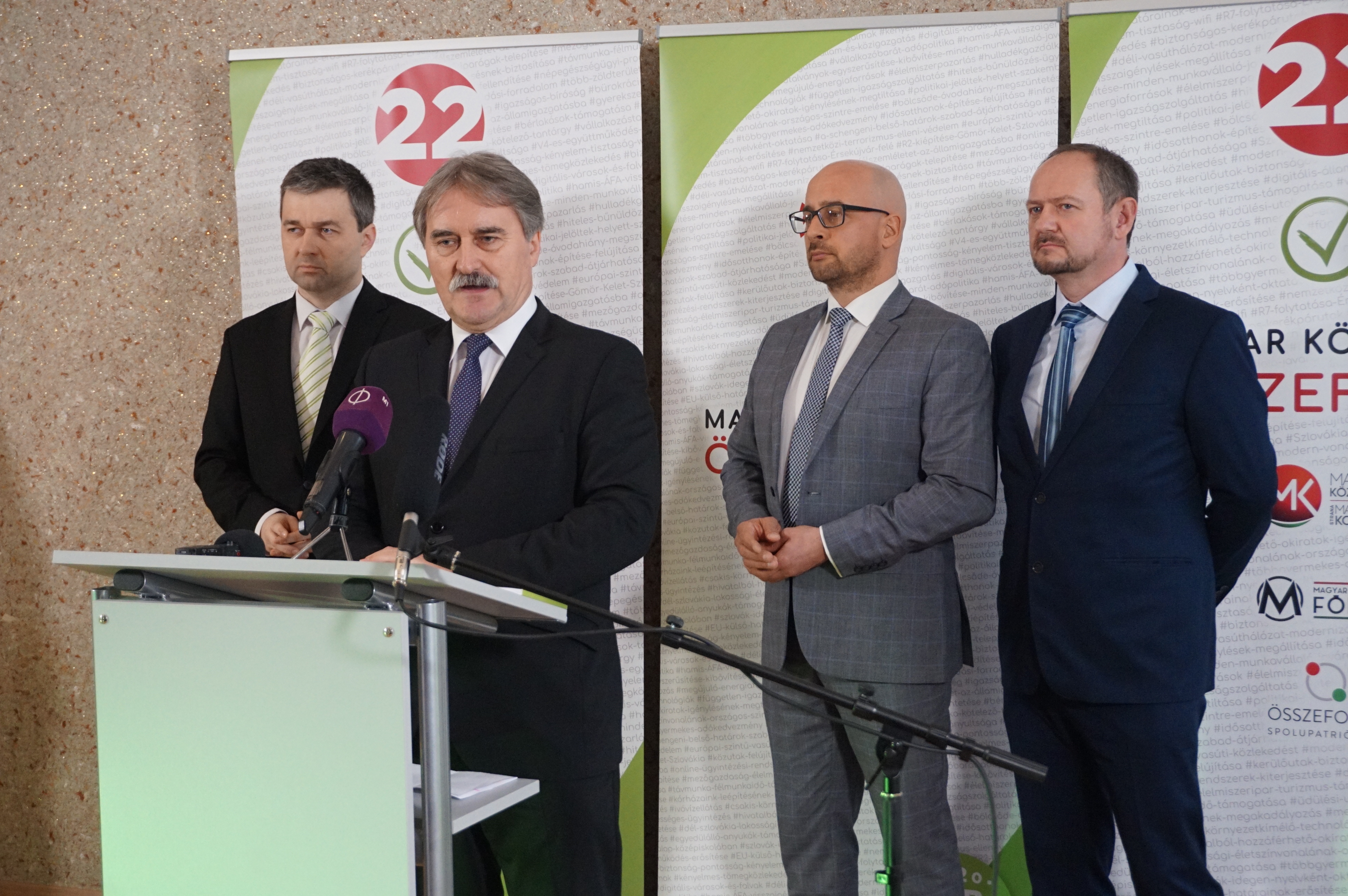 A Magyar Közösségi Összefogás programja: három párt kompromisszuma