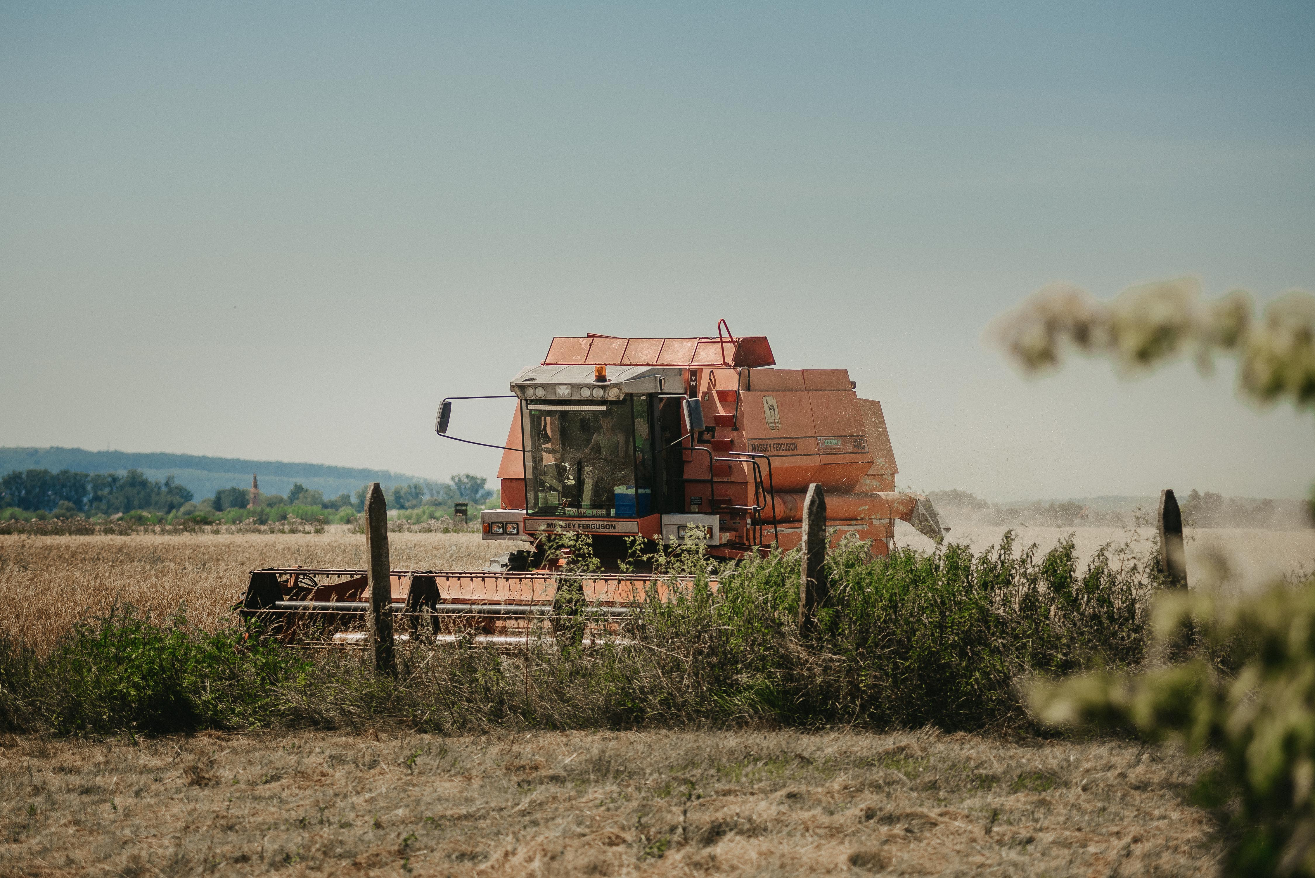 A porszáraz gabonában nagy veszélyt jelenthet egy felhevült munkagép