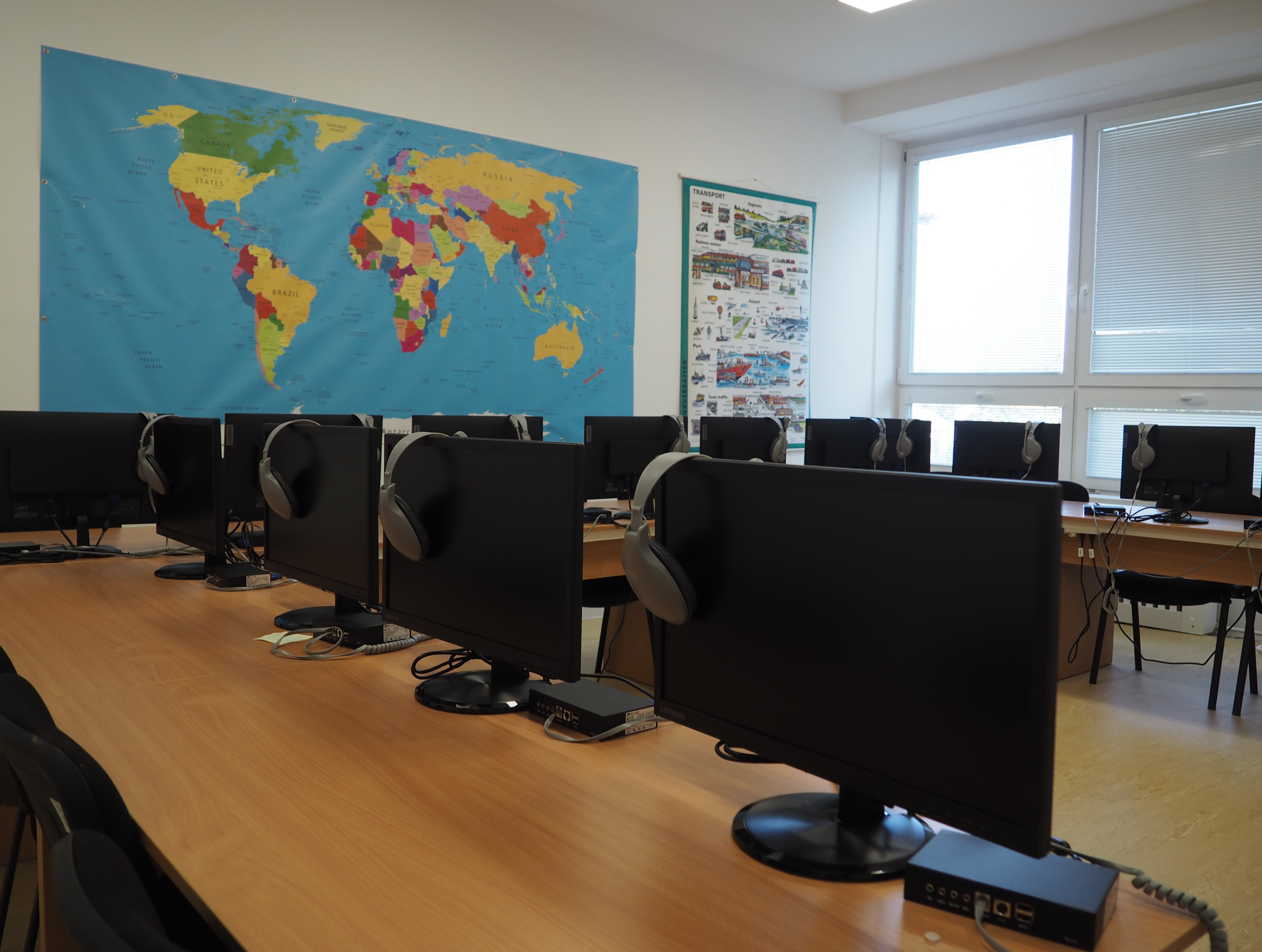 Teljesen felszerelt interaktív angolterem várta a diákokat Nagymegyeren (A szerző felvétele)