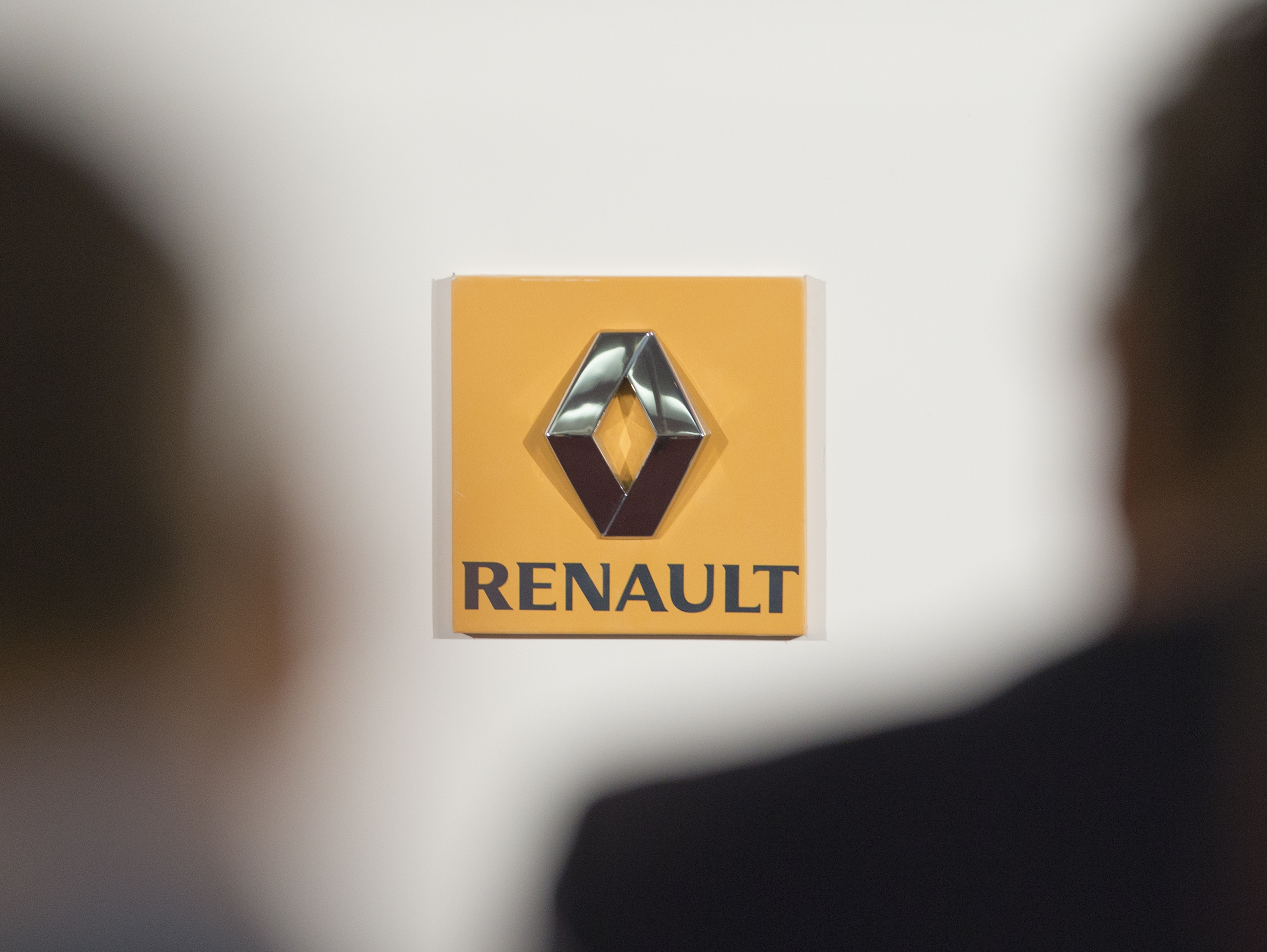 Házkutatást tartottak a Renaultnál