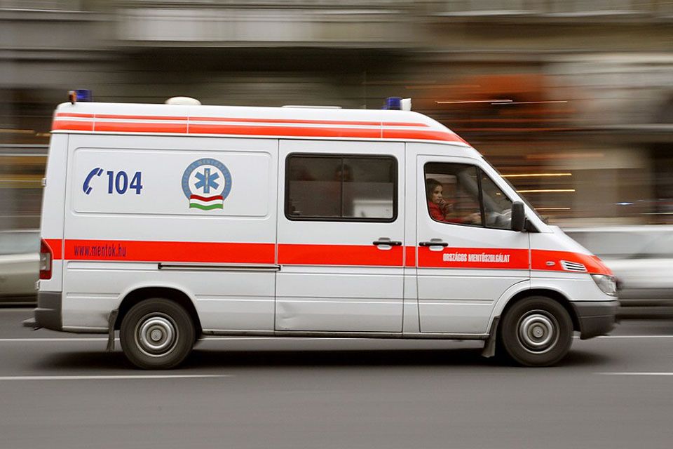 mentőautó magyar