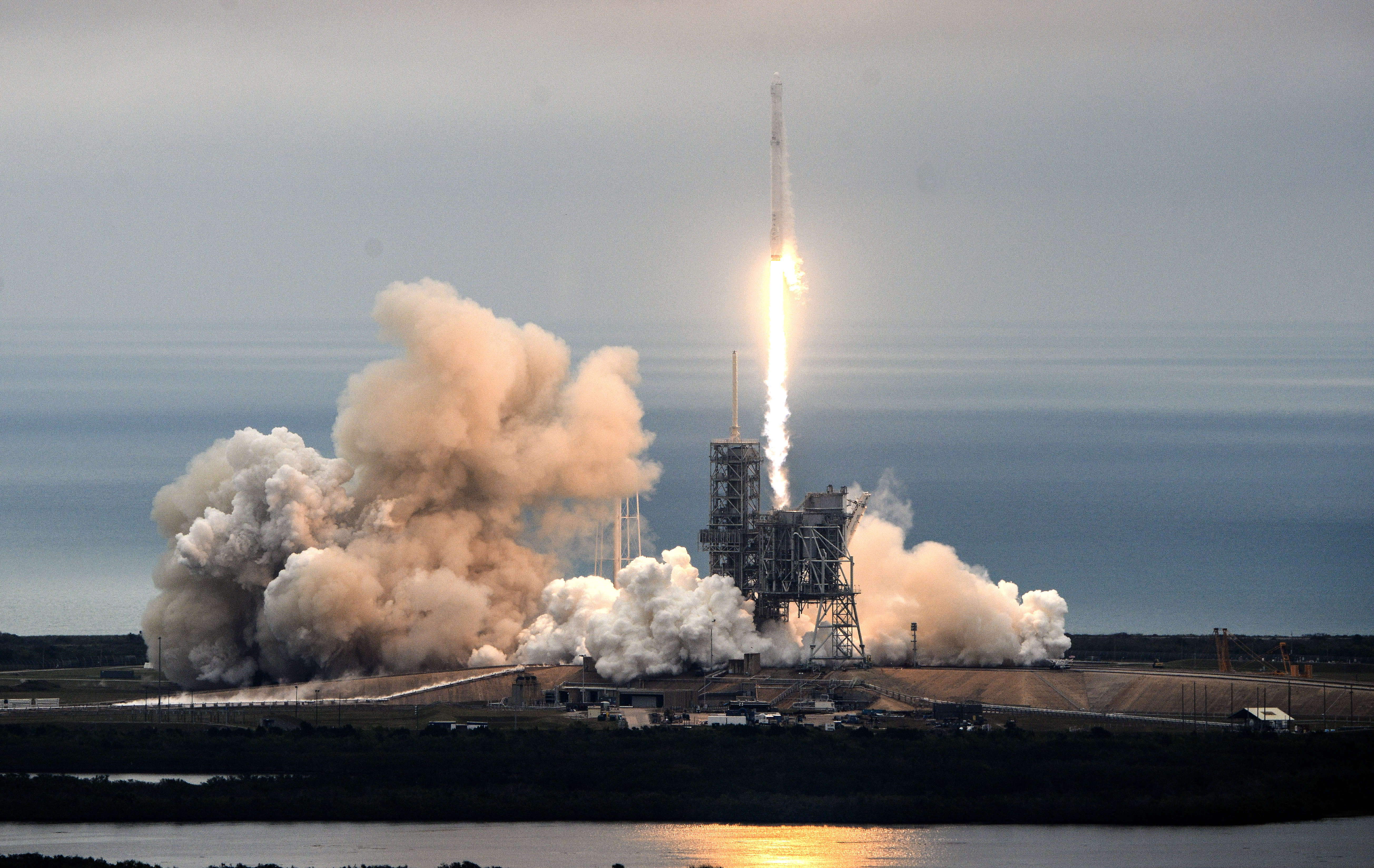 A SpaceX űrhajója nem tudott rácsatlakozni a Nemzetközi Űrállomásra