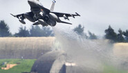 Felszálló F-16-os vadászrepülőgép (TASR-felvétel)