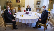 Zuzana Čaputová államfő egy munkareggeli keretében találkozott Eduard Heger (OĽaNO) miniszterelnökkel és Boris Kollár (Sme rodina) parlamenti házelnökkel (TASR-felvétel)