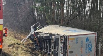 Mattrészeg kamionsofőr okozott balesetet a D2-es autópályán