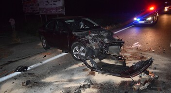 Két autó és egy teherautó ütközött, csak a szerencsén múlt, hogy... (FOTÓK)