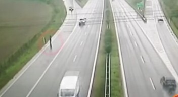 A trencséni közlekedési rendőrök kedden egy rollerest fogtak, aki épp Zsolna irányába tartott az autópályán. A 30 éves férfi közölte, hogy Puhóba (Púchov) megy, és a navigáció térítette őt az útra. 