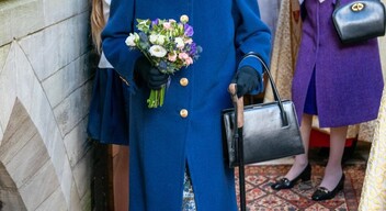Október 12-én a királynő a westminsteri apátságba ment, ahol 2003 óta először mutatkozott járóbottal. 