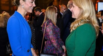 Tavaly a köztársasági elnökünk találkozott is a brit királyi család tagjaival a glasgow-i klímakonferencián. Több fotón láthattuk a trónörökössel, Károly herceggel vagy Kate Middletonnal. 