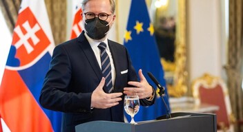 Az omikron miatt a cseh kormány 2022. január 11-től  a karantént és az izolációt öt napra rövidítette. A karantén lejárta után az embereknek még öt napig maszkot kell viselniük.