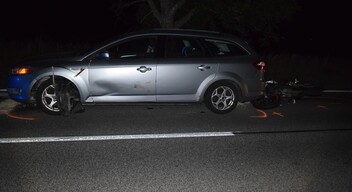 TRAGÉDIA: Meghalt egy gyalogos, miután éjszaka kifutott az autó elé (FOTÓK)