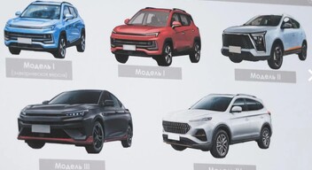 A Renault gyár a JAC segítségével fogja összeszerelni a kínai autók másolatait, amelyeken a Moszkvics logó fog megjelenni. A tervek szerint négy crossover és egy szedán készül. De az oroszok már ismerik őket a saját piacukon, hiszen ezek a JAC JS4 (Moszkvics I. modell), Sehol X6 (II. modell), JAC J7 (III. modell) és JAC S7 (IV. modell).