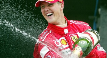 A nemzetközi média szerint Schumacher három évvel a baleset előtt megírta végrendeletét, melyben több mint 900 millió dollárt hagy a családjára. →