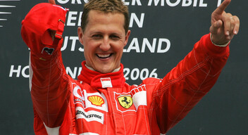 A baleset óta egyetlen fénykép sem készült Schumacherről. A családjáról viszont tudni lehet, hogy mindent megtesznek azért, hogy életük visszatérhessen a régi kerékvágásba. →