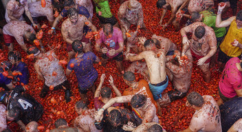 FOTÓK: Paradicsomban úszott az egész ország, idén is megrendezték az őrült fesztivált
