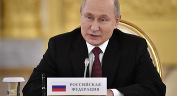 A Putyin egészségi állapotára kiemelt figyelmet fordító SVR General Channel a múlt héten közölte, hogy Putyin nagyon rosszul érezte magát, miután felállt az asztaltól. „Éles fájdalmat, gyengeséget és hányingert érzett“ – áll a bejegyzésben. „Az elnöknek azonnali orvosi segítségre volt szüksége“ –  tette hozzá a csatorna.