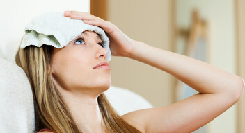 Ha úgy érzed, szétrobban a fejed a fájdalomtól, tegyél a homlokodra egy hideg vizes törölközőt vagy zsebkendőt. 
