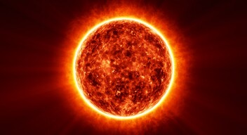 A napfoltok – a Nap sötétebb részei –  több százezer kilométer nagyságúra is megnőhetnek, ezeket  a Földről is meg lehet figyelni – akár távcső nélkül is.