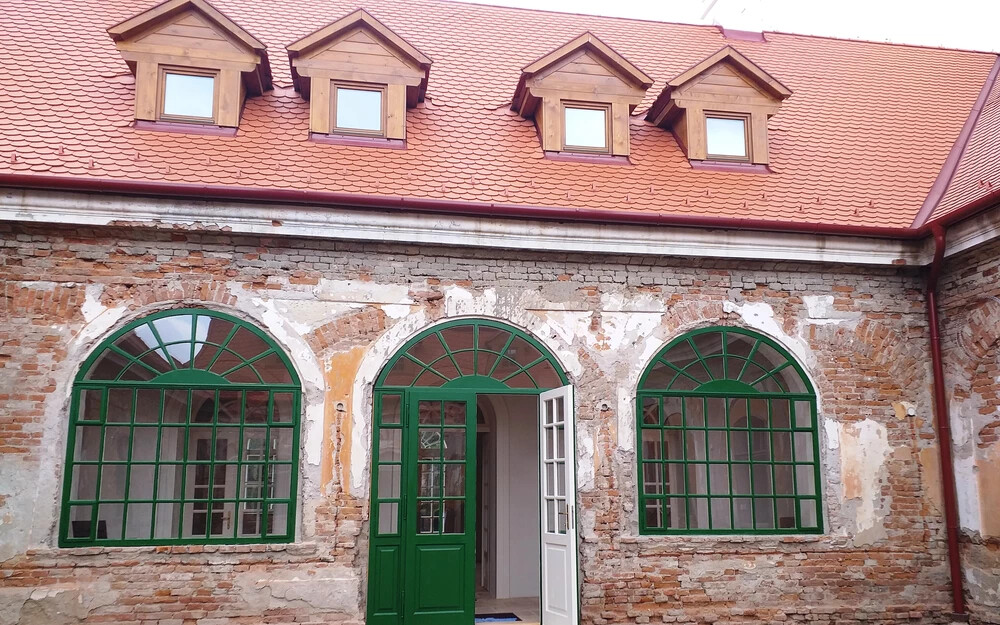 Terepbejárás felújítás után: részben megújult a zselízi kastély