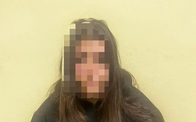 Tetten ért a rendőrség egy nőt, amint telegraffitizett egy vonatot (FOTÓK)