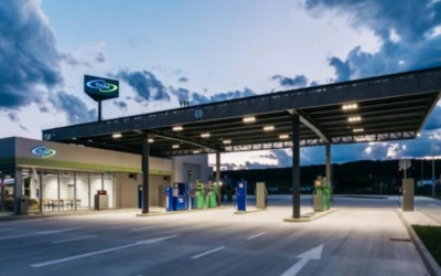 T a M trans spedition, s.r.o., Sáró: több mint 30 éve működik családi vállalkozásként. A tulajdonosok a Tóth házaspár, Timea és Marian, akik a cég nevének betűit adják. Kezdetben fuvarozással foglalkoztak, később a gumiszerviz és TAM töltőállomás-hálózat is hozzáadódott. A cég intermodális terminált üzemeltet Komáromban és tevékenykedik Magyarországon is. 
