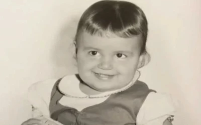 Diana idővel egy olyan illegális rendszer nyomaira bukkant, amely csecsemők adásvételére épült. A kutatás során több furcsaság is előkerült. A születési dokumentumok hiányosnak bizonyultak, a feltételezett rokonok pedig kitérő válaszokat adtak vagy elzárkóztak a beszélgetéstől. Később olyan információkhoz jutott, amelyek szerint biológiai édesanyja fiatalon, titkos megállapodás keretében mondott le róla a szülést követően.