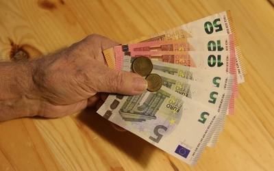 A Szociális Biztosító adatai szerint az aktuális nyugdíjérték a nyugdíjszámítás egyik alapvető eleme. A tényleges nyugdíj összegét az úgynevezett átlagos személyi bérpont, a nyugdíjbiztosításban eltöltött idő és az adott évben érvényes nyugdíjérték alapján határozzák meg. 