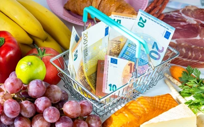 Délnyugat-Szlovákiában a kombájnok már június közepén megjelentek a földeken. A gazdák szerint a tavaszi aszály visszavetette a növények fejlődését, ezért sok helyen a szemek nem tudtak megfelelően kifejlődni, ami a terméshozam csökkenését vetíti előre.