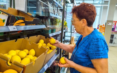 A kisebb hazai termés miatt nőhet az import szerepe az élelmiszer-ellátásban. Ha más európai országokban is hasonló időjárási problémák jelentkeznek, az tovább emelheti a termelési költségeket és az élelmiszerek fogyasztói árát.