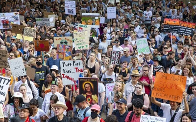 Tízezrek tüntettek Ausztráliában a klímaváltozás ellen