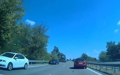 VIDEÓ: Közel 15 percig hajtott szembe a forgalommal a gyorsforgalmi úton a 86 éves sofőr