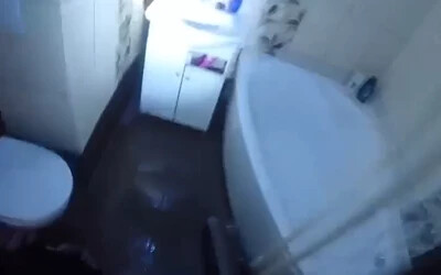 VIDEÓN, ahogy a rendőrség betör egy lakásba, és őrizetbe vesz három drogdílert