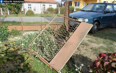 Ellopott egy autót egy 20 éves férfi, nekihajtott a kapunak és egy kerítésnek