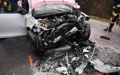 SÚLYOS BALESET: Szarvas ugrott az autó elé, frontálisan ütközött egy másik járművel
