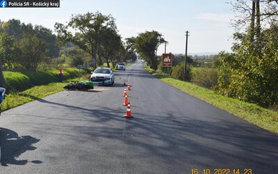 SÚLYOS baleset – Egy személyautó és egy motoros ütközött