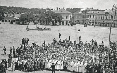 Gyöngyösbokréta ünnep, Léva, 1935 (Forrás: digitalisemlekezet.eu/Fórum Kisebbségkutató Intézet)